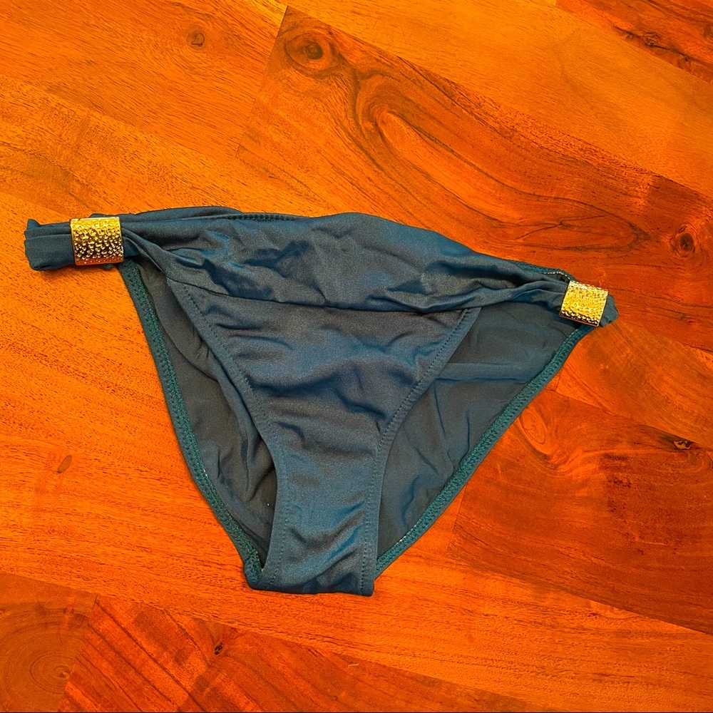Venus swim bottom size 8